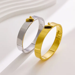 Luxury V-Clasp Bangle -18K Gold Plated